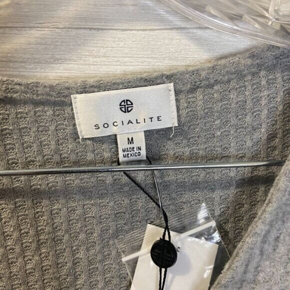 SOCIALITE Women's Long Sleeve V‎ Neck Skivvy Ribbed Button Knit Cardigan sweater - Picture 4 of 5